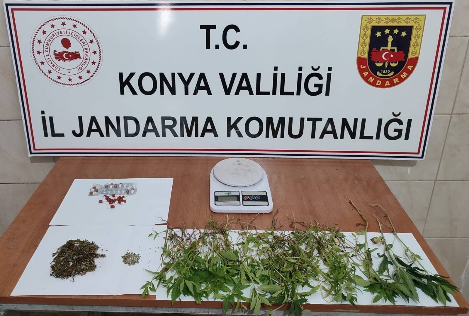 konya-uyusturucu-gozalti-2.jpg