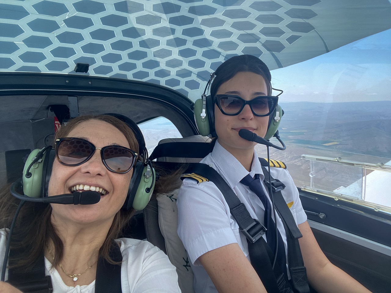 aa-20260613-41658718-41658713-pilotluk-hayalini-gerceklestiren-genc-kiz-mezuniyet-heyecanini-annesiyle-gokyuzunde-yasadi-001.jpg