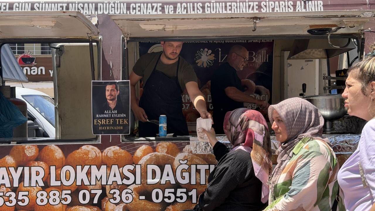dizide-olen-esref-tek-icin-lokma-dagittilar-1.jpg