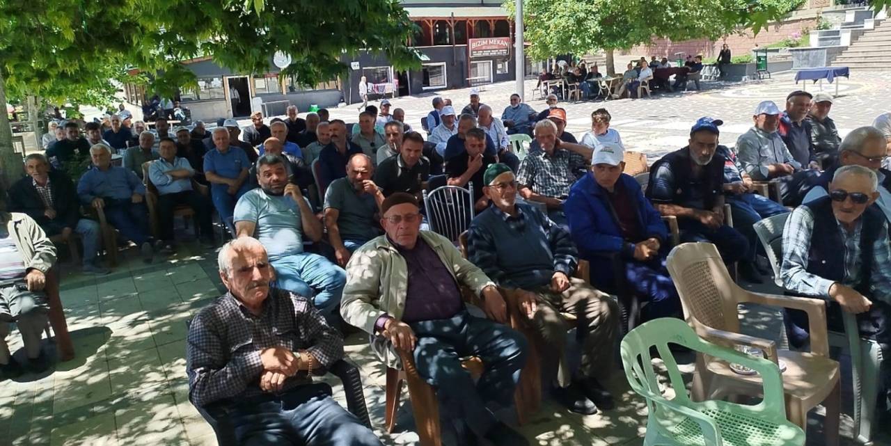 ahirlida-halk-sordu-baskan-cevapladi.jpg