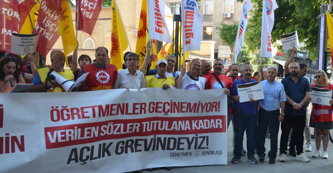 atanamayan-ogretmenlerin-tepkisi-1.jpg