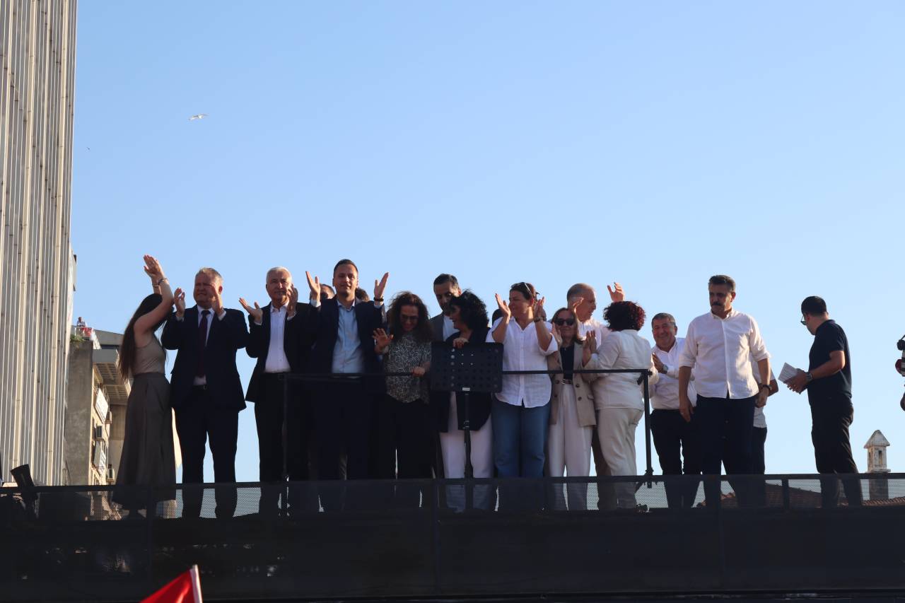 ozgur-ozel-izmir-2.jpg