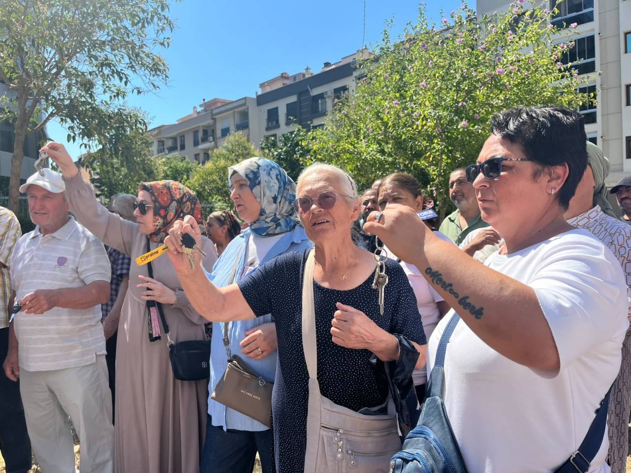 izmir-kentsel-donusum-magdurlarinin-anahtarli-eylemi-3.jpg