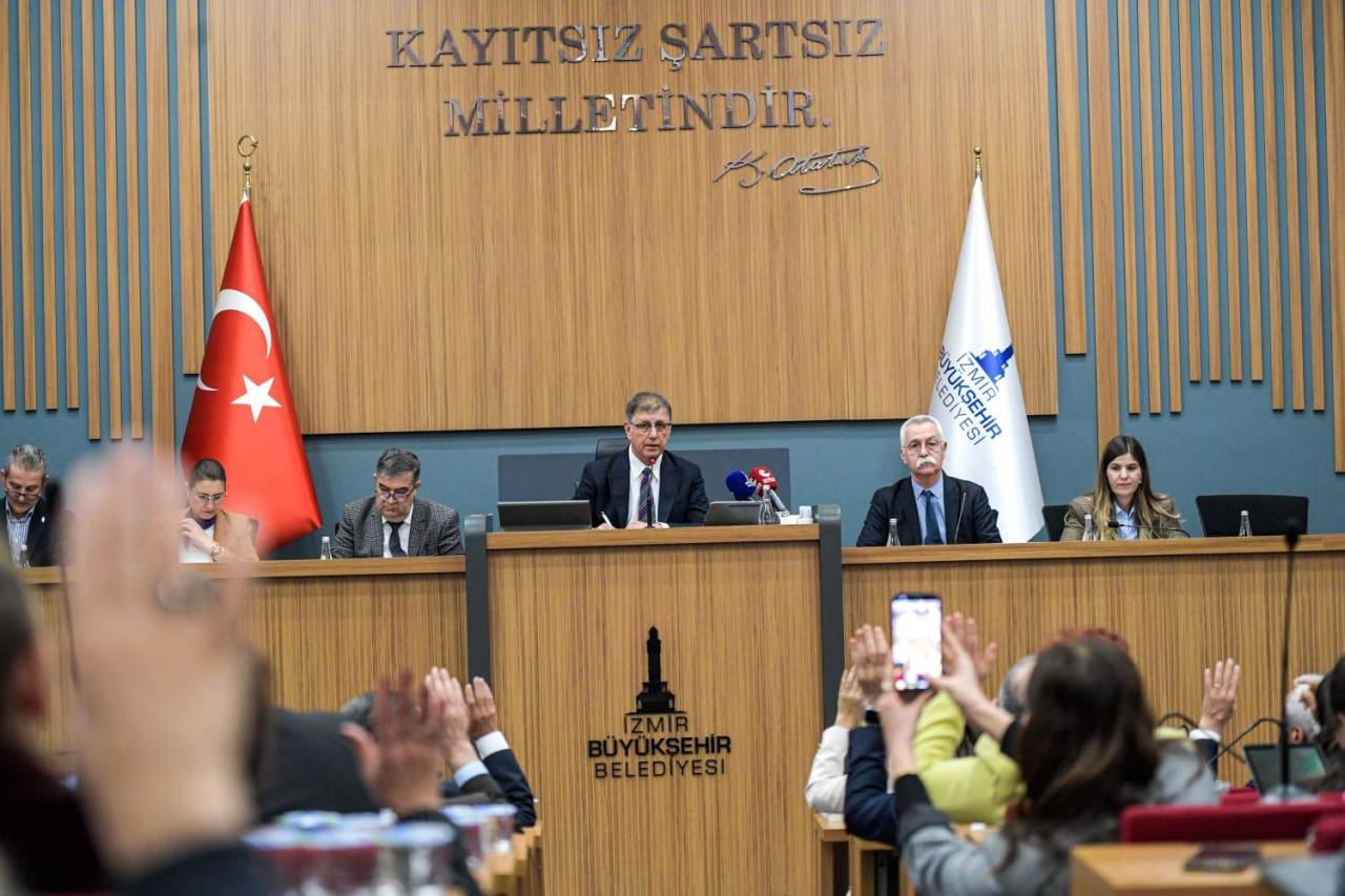 izmir-buyuksehir-belediye-meclisi.jpg
