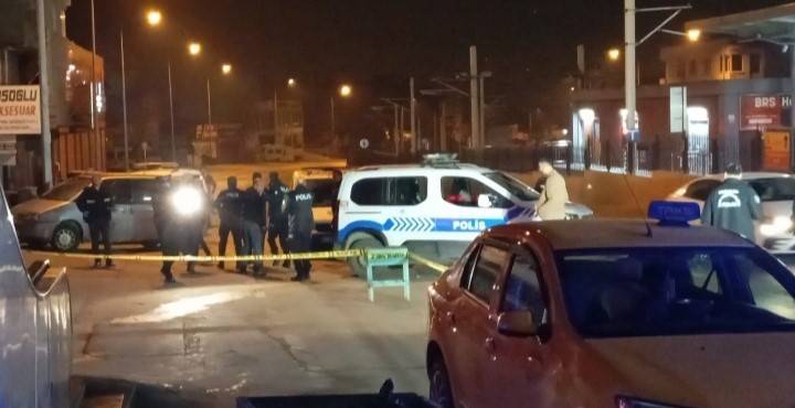 Polisi böyle hedef alıp ateş etti silahı tutukluk yapınca hayatından oldu