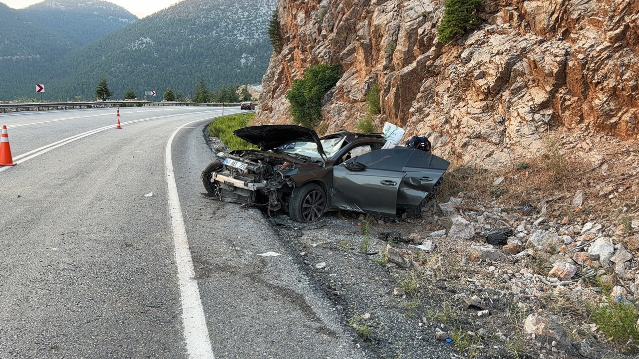 konya-antalya-kaza-9.jpg