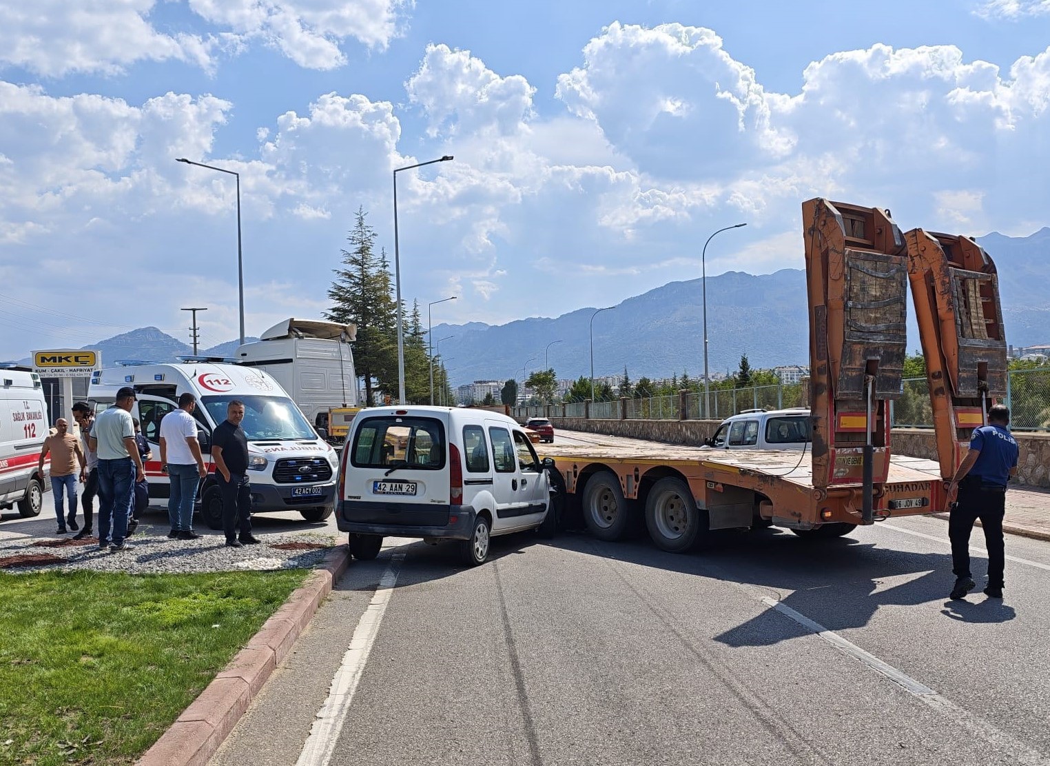 aa-20260827-42320838-42320836-konyada-cekici-ile-hafif-ticari-aracin-carpistigi-kazada-5-kisi-yaralandi.jpg