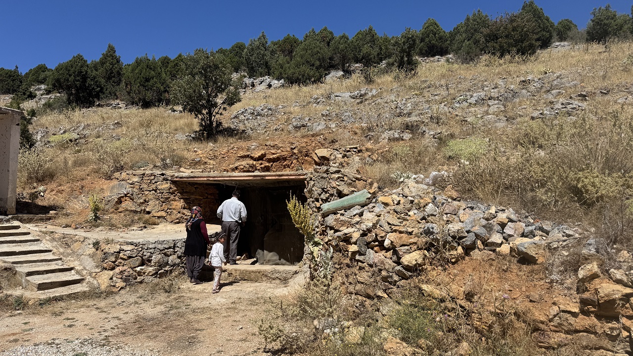 aa-20260913-42456150-42456148-gokceyurttaki-magara-yore-halkinin-dogal-soguk-hava-deposu-oldu.jpg
