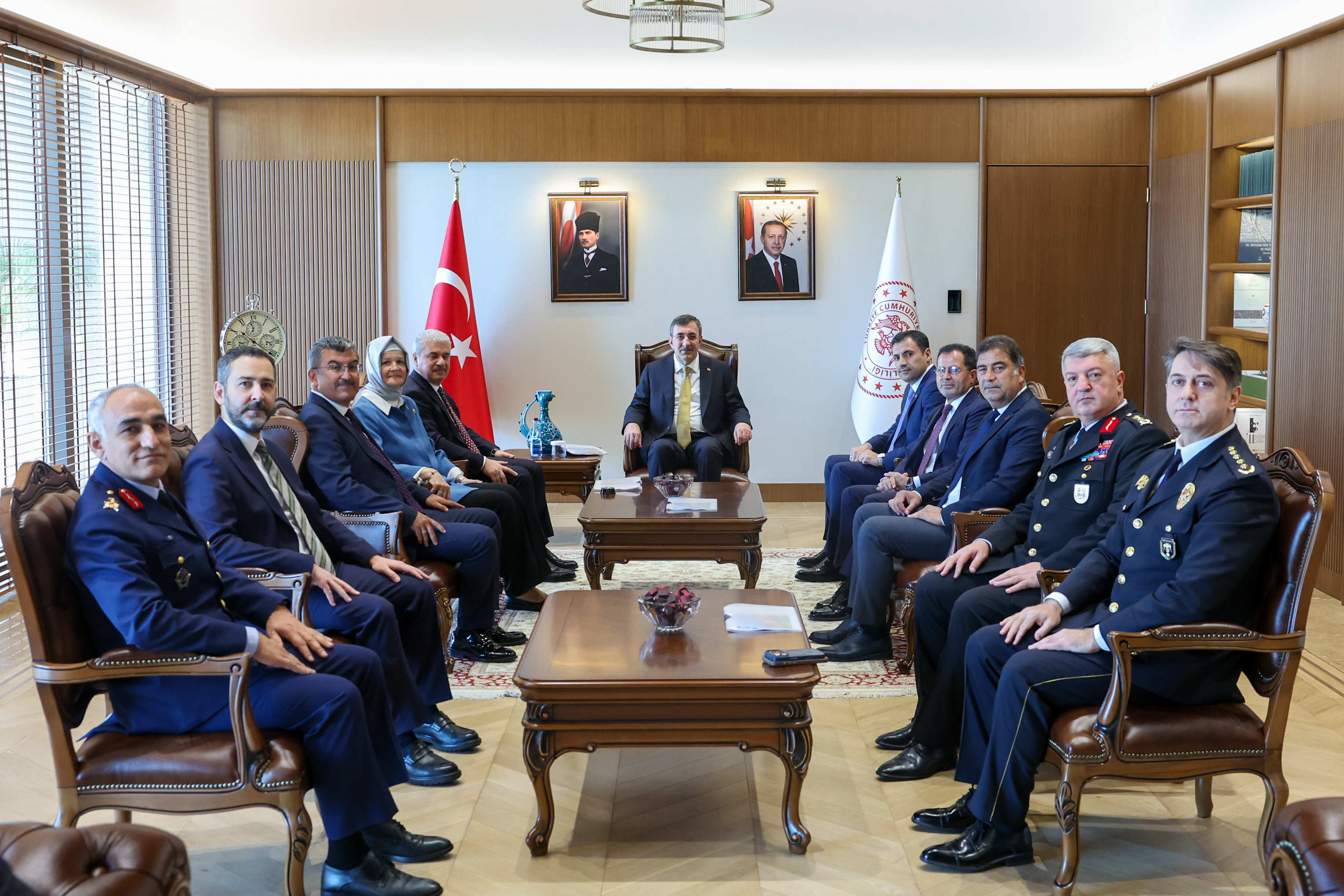 aa-20260914-42463241-42463239-cumhurbaskani-yardimcisi-yilmaz-konya-valiligini-ziyaret-etti.jpg