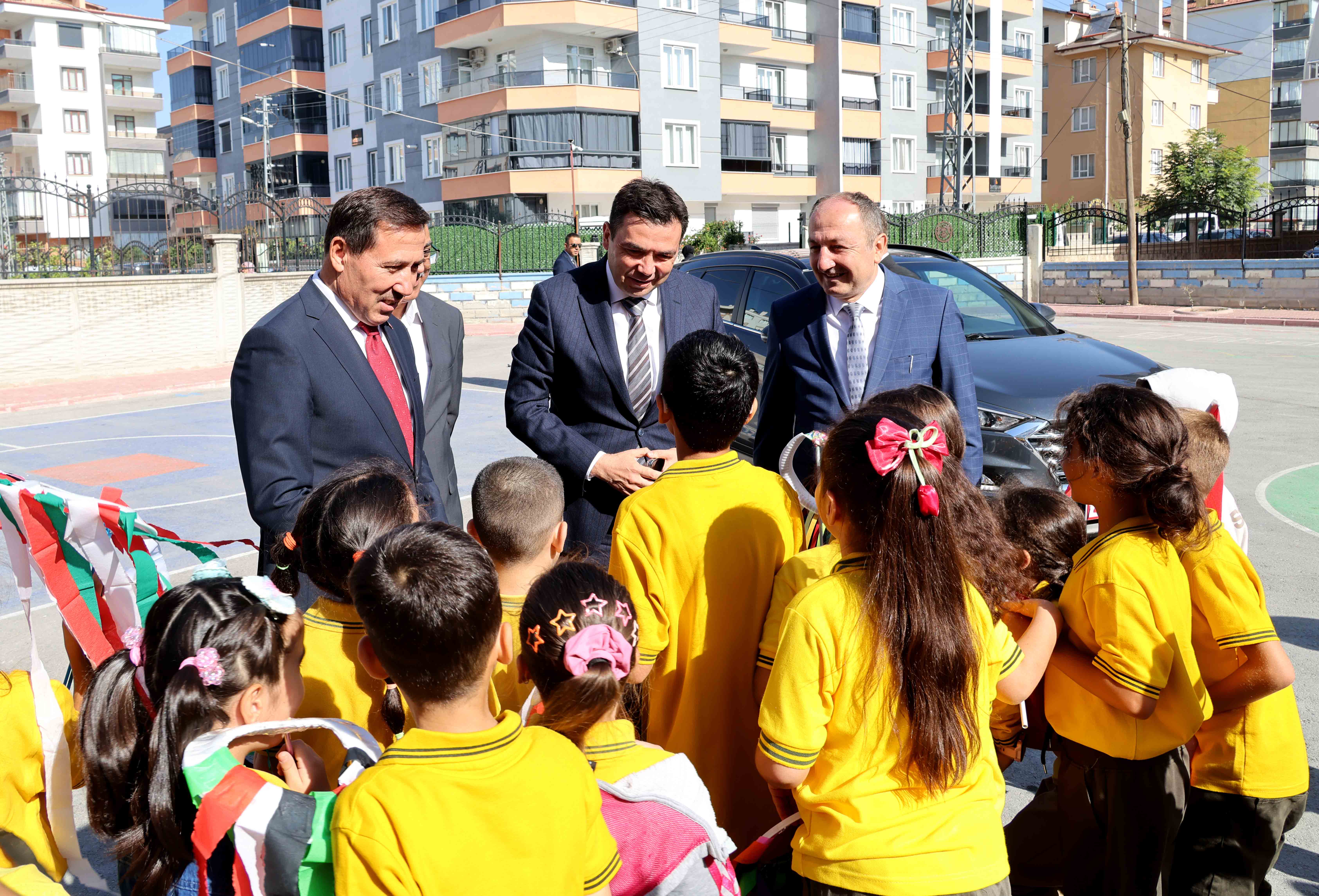 baskan-kilca-yeni-donemin-ilk-gununde-ogrencilerin-heyecanina-ortak-oldu-3.jpg