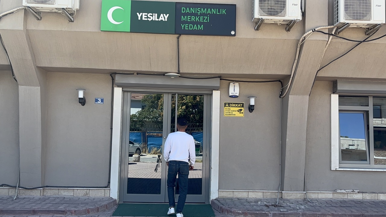 aa-20260915-42473061-42473052-arkadaslarinin-bir-kereden-bir-sey-olmaz-sozuyle-basladigi-bagimliliktan-yesilay-sayesinde-kurtuldu.jpg