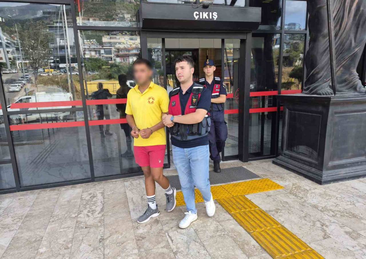 alanya-bicakli-saldiri.jpg