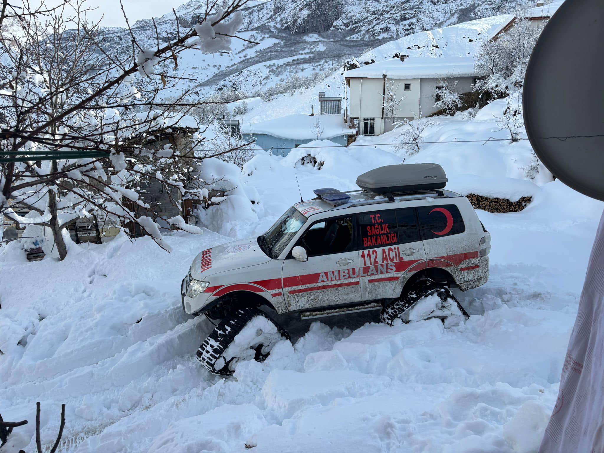 paletli-ambulans-vatandaslarin-yardimina-kosuyor-1.jpg