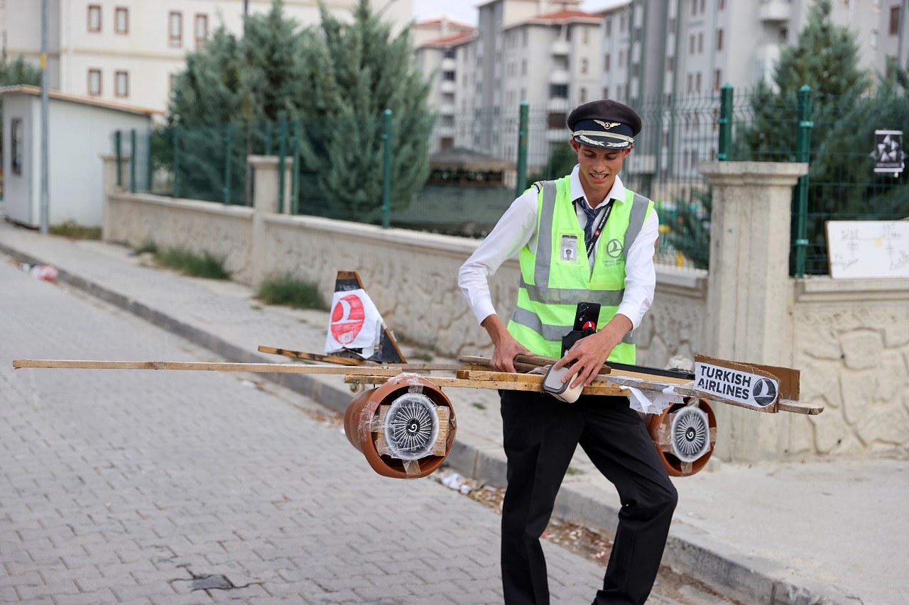aa-20260926-42575750-42575740-pilotluk-hayali-kuran-ozel-gereksinimli-gencin-kokpit-heyecani.jpg