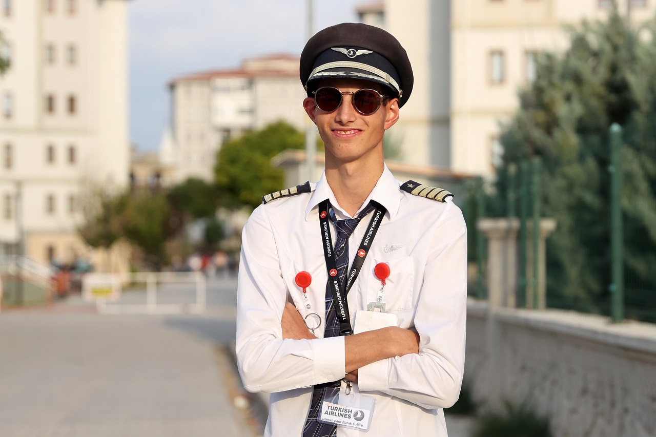 aa-20260926-42575750-42575742-pilotluk-hayali-kuran-ozel-gereksinimli-gencin-kokpit-heyecani.jpg
