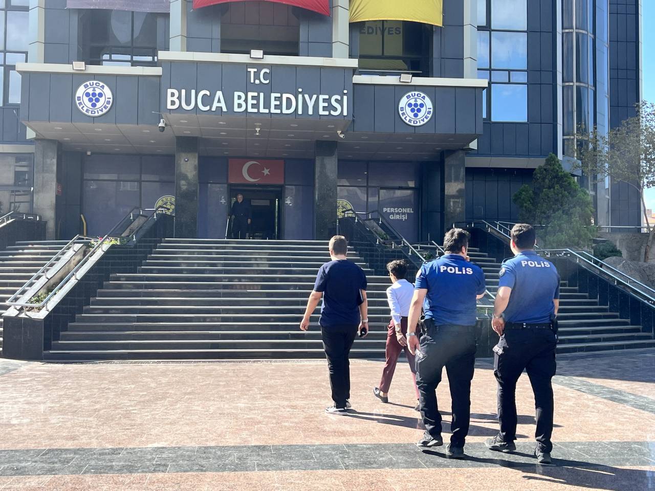 izmir-buca-belediyesine-haciz-soku-1.jpg
