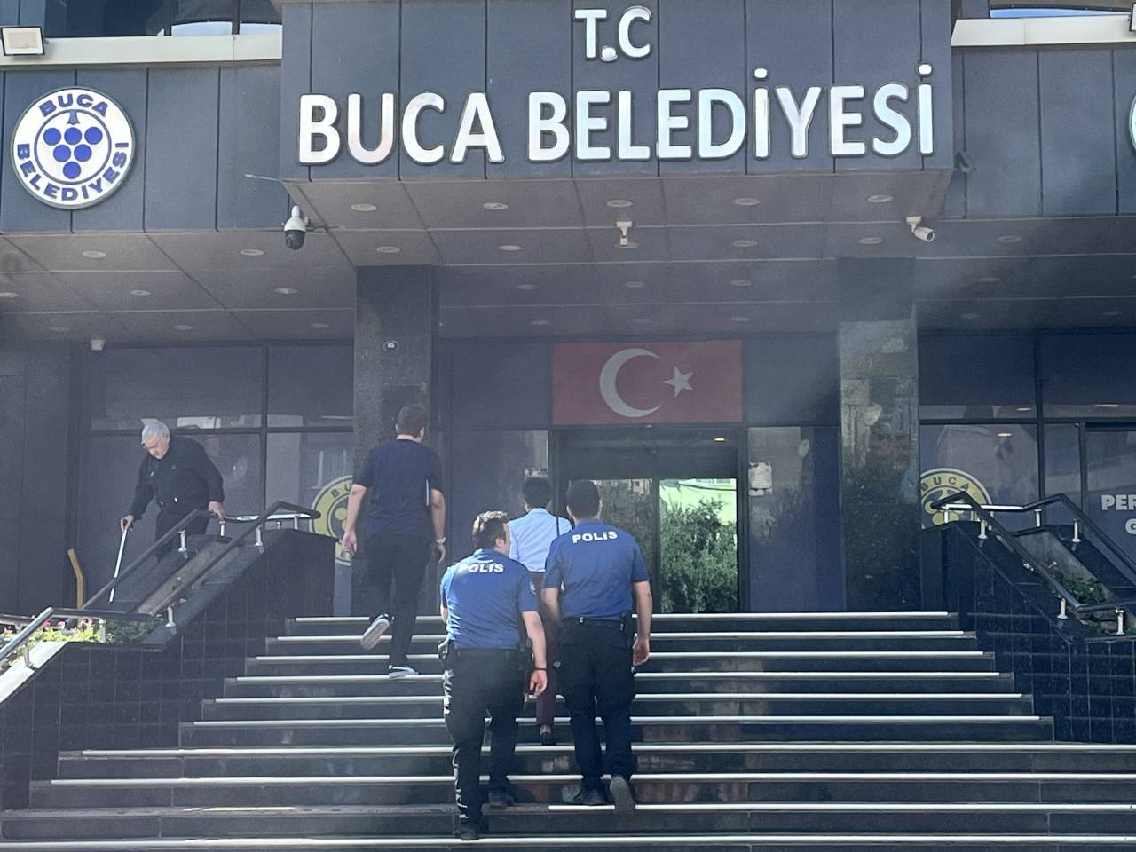 izmir-buca-belediyesine-haciz-soku-2.jpg