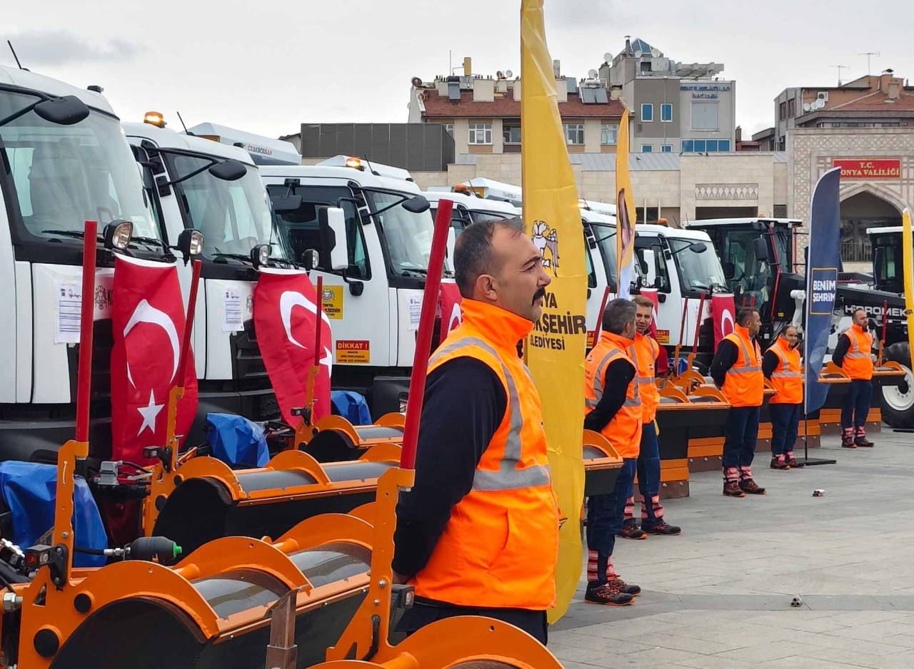 konya-buyuksehir-yeni-kar-kureme-araclari.jpg