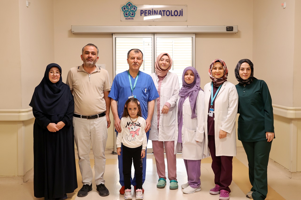 aa-20261007-42681350-42681348-anne-karninda-3-milimetrelik-damardan-6-kez-kan-verilen-bebek-saglikli-dogdu-001.jpg