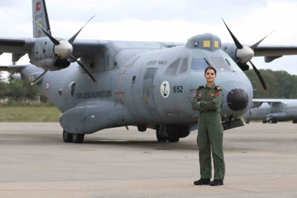 Gökyüzünde bir ilk: Türk Deniz Kuvvetleri’nin ilk kadın uçak pilotu
