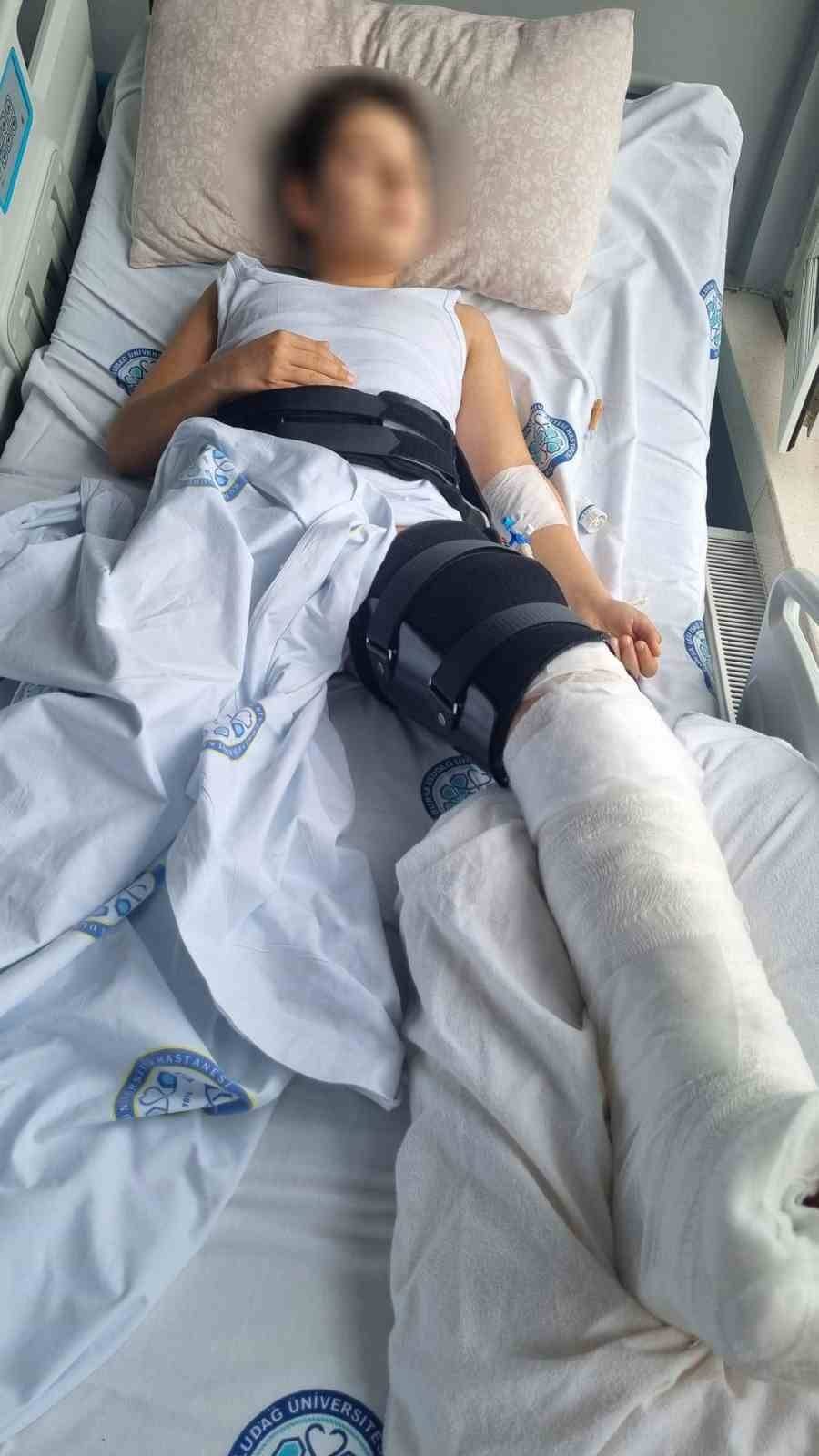 Cinayet gibi kaza kamerada...Karşı şeride geçen otomobil motosiklete böyle çarptı: 1 ölü, 1 ağır yaralı