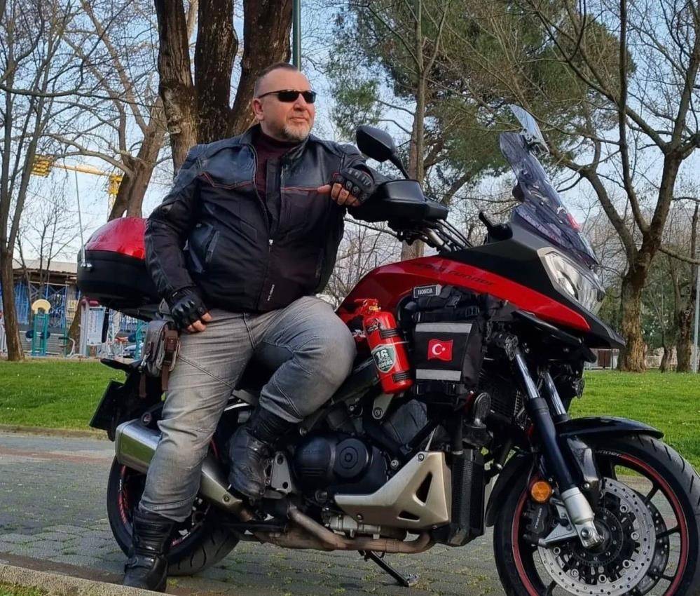 Cinayet gibi kaza kamerada...Karşı şeride geçen otomobil motosiklete böyle çarptı: 1 ölü, 1 ağır yaralı