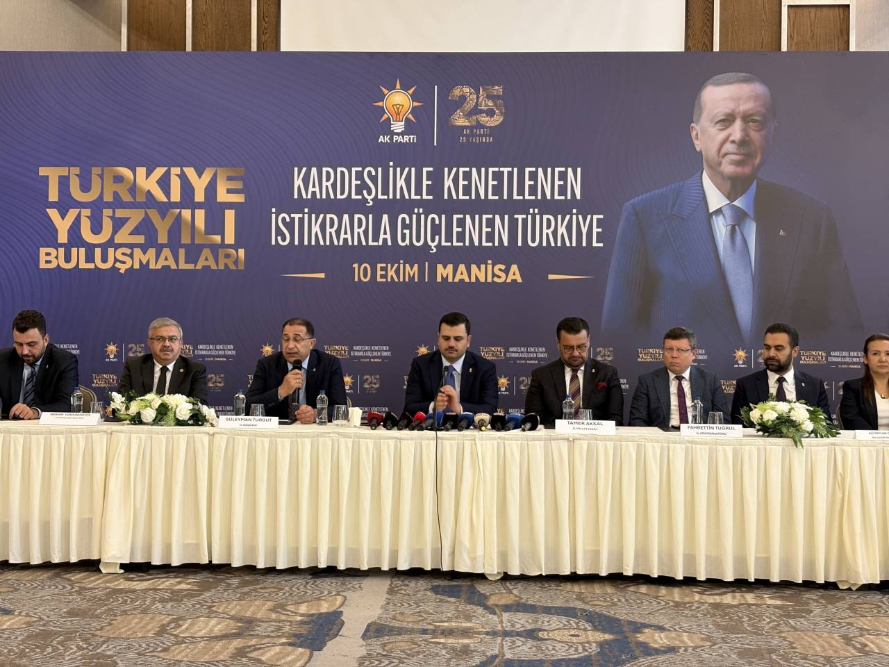 eyyup-kadir-inan-manisa-2.jpg