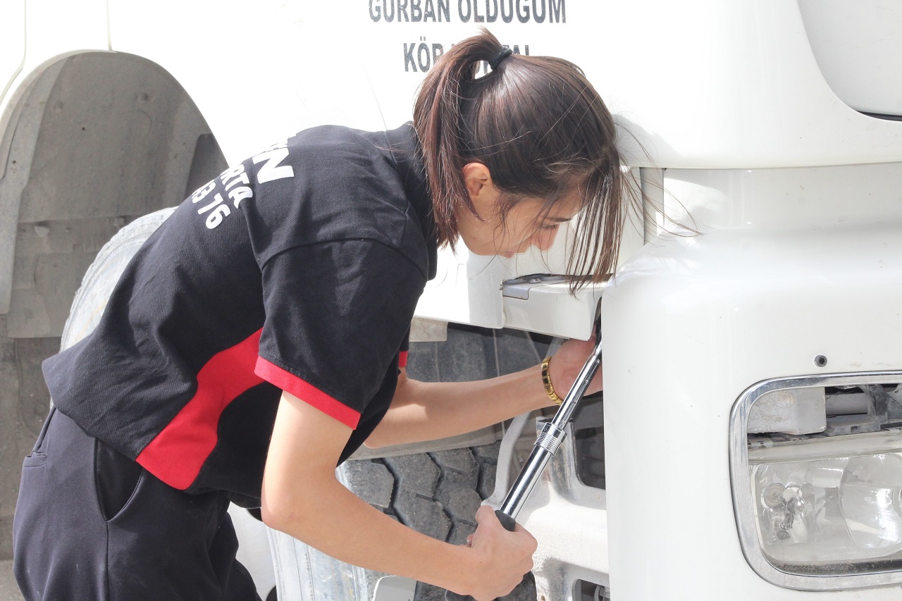 aw809722-02.jpg