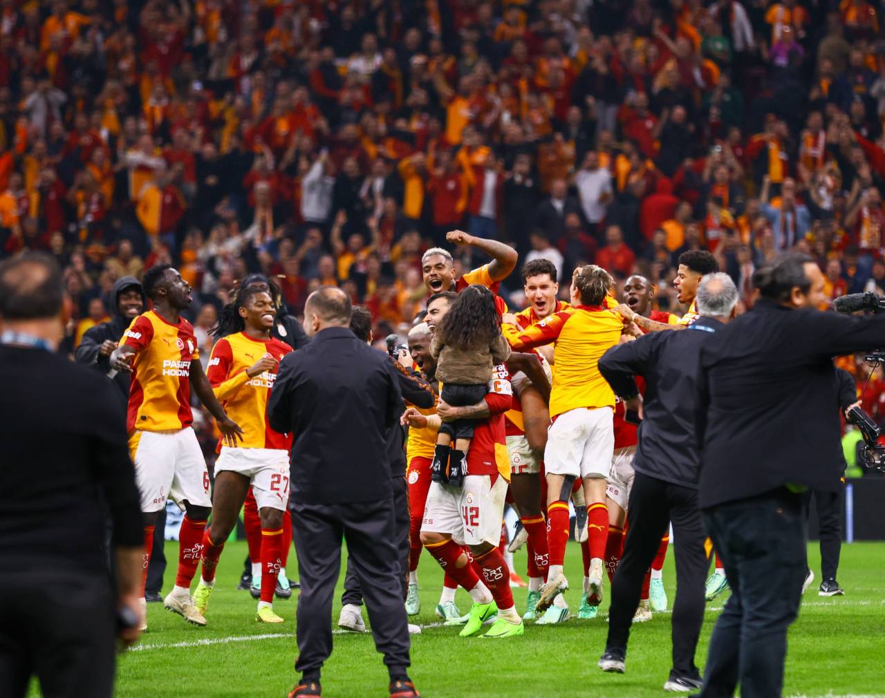 galatasaray-fenerbahce-okan-buruk-1.jpg