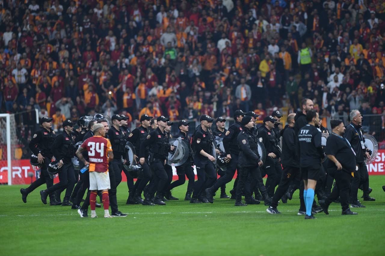 galatasaray-fenerbahce-okan-buruk-5.jpg