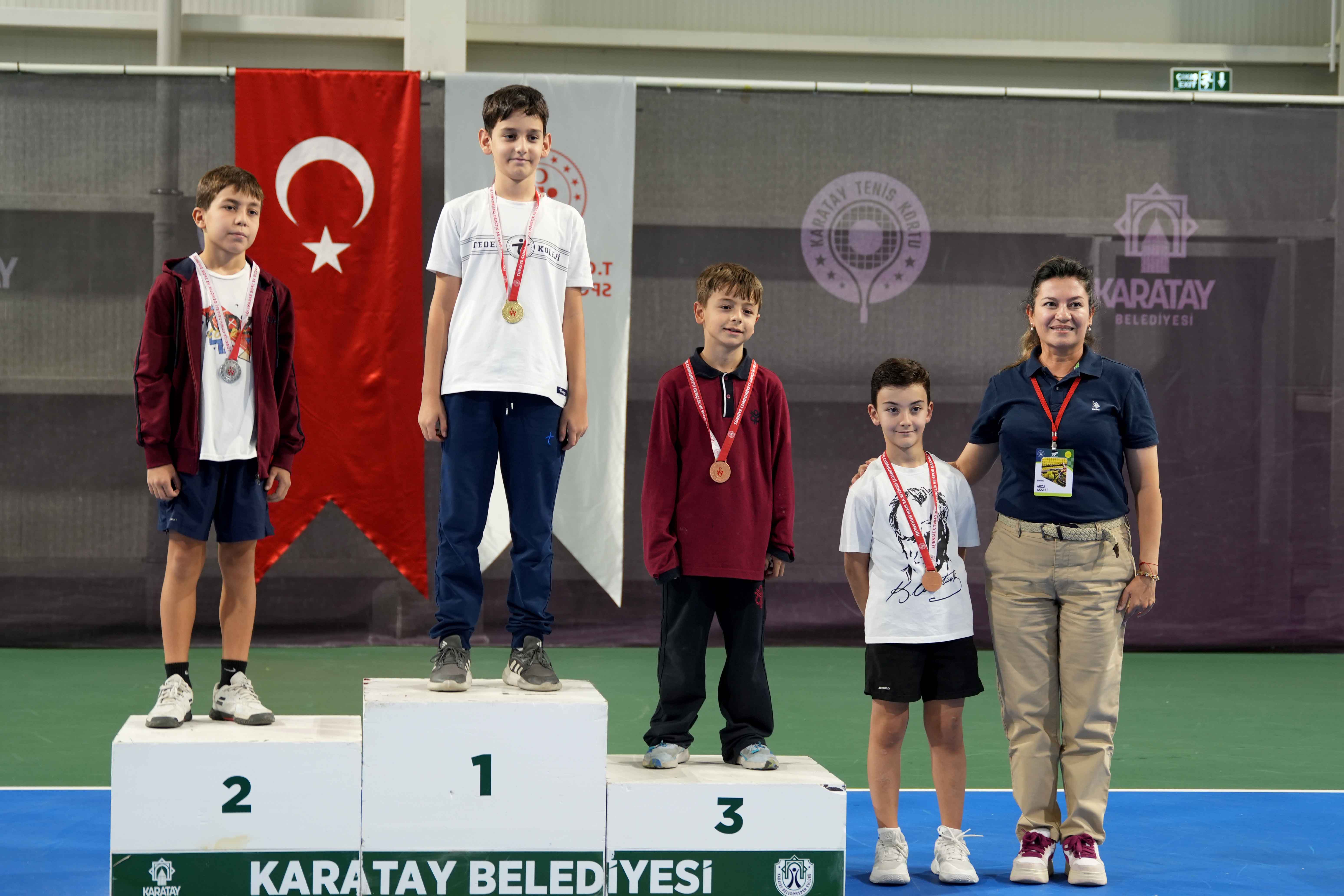 29-ekim-cumhuriyet-bayrami-tenis-turnuvasi-karatayda-tamamlandi-4.jpg