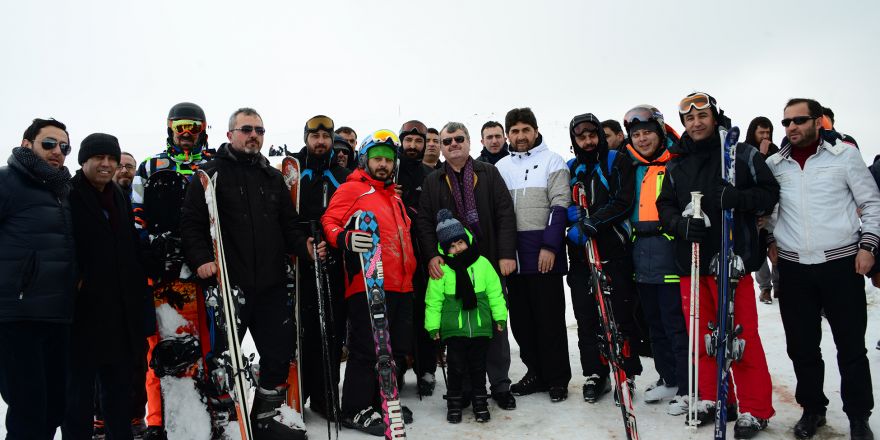 Başkan Akyürek'ten kayak keyfi