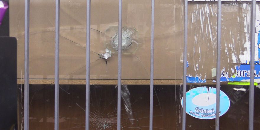 Hırsızlar 'kurşun geçirmez' denilen camı kırdı