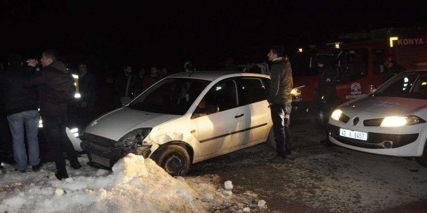 Polislerin kullandığı otomobiller çarpıştı: 1 yaralı 