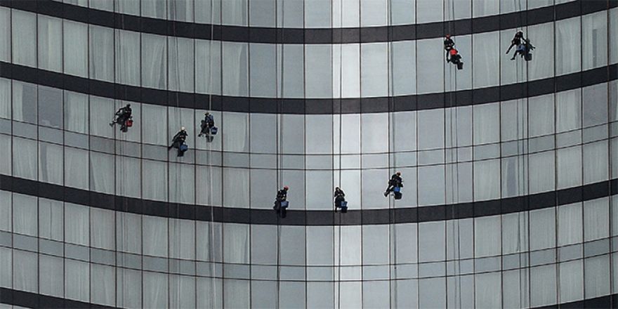 Temizlik işçilerinin ölümle dansı kamerada