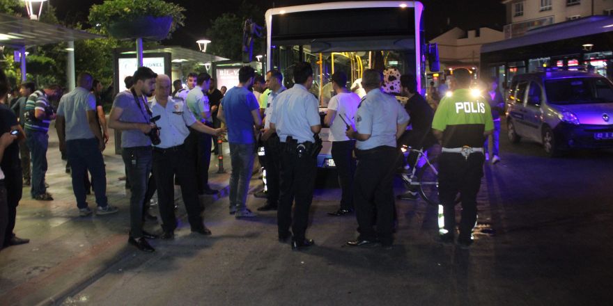 Belediye otobüsü yolcuların arasına daldı: 5 yaralı