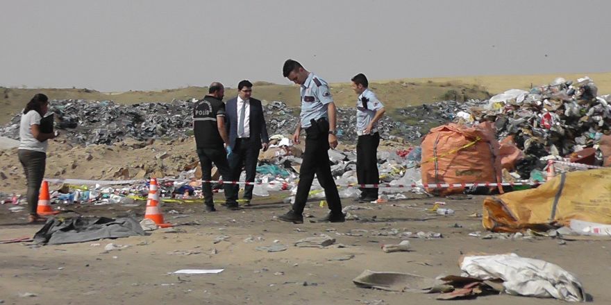 Çöp toplarken kamyonetiyle 2 yaşındaki kızını ezdi