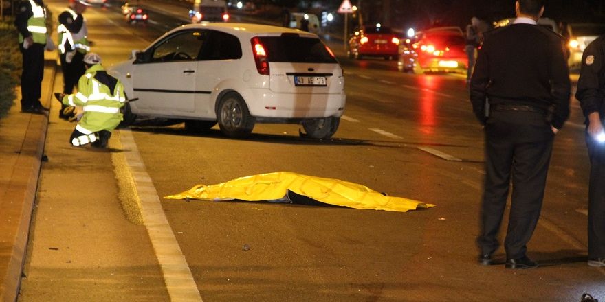 Caddeden karşıya geçmek isteyen genç kız kazada hayatını kaybetti