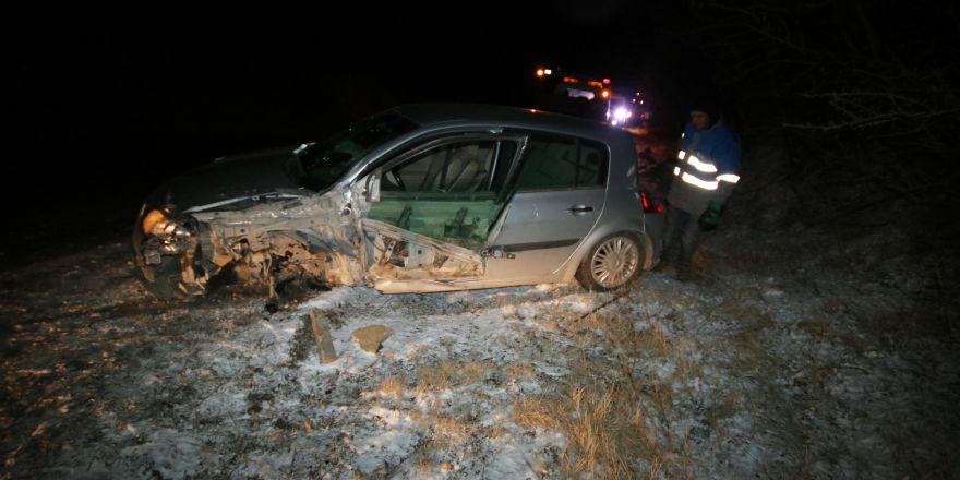 Kamyonla çarpışan otomobilin sürücüsü yaralandı