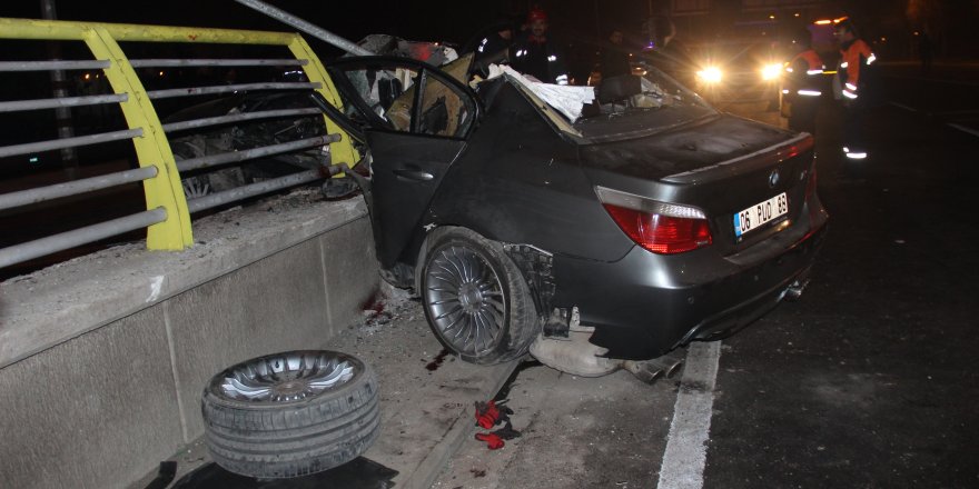 Gizli buzda kayan otomobil köprü korkuluğuna çarptı: 2 ölü, 1 yaralı 