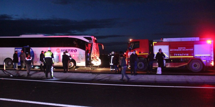 Yolcu otobüsü kamyona arkadan çarptı: 10 yaralı