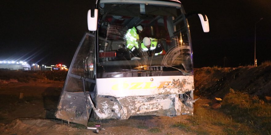 Konya'da otobüs yoldan çıktı