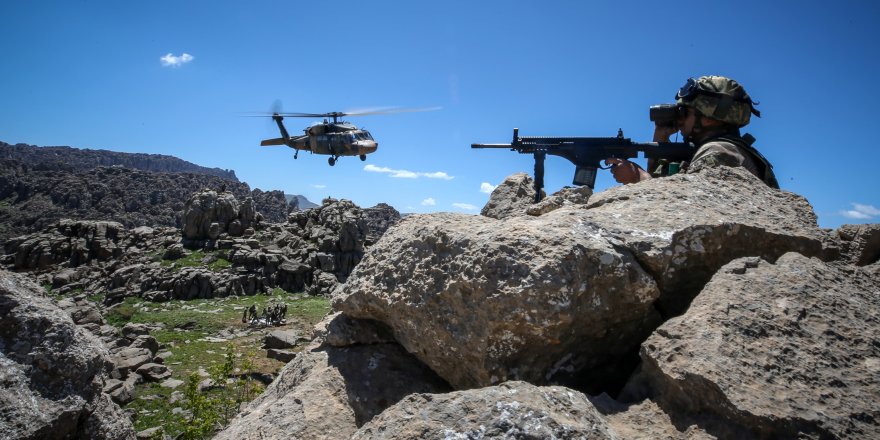 Mehmetçik Balkaya Dağları'nda teröristlere nefes aldırmıyor