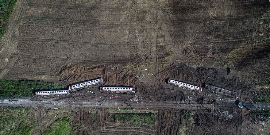 Tren faciası sonrası oluşan enkaz, havadan görüntülendi