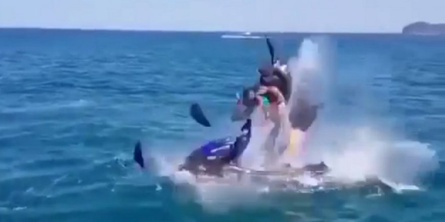 Jet-ski denizde bomba gibi patladı