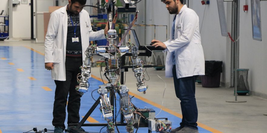 Adım atan robot görücüye çıktı