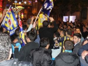 F.Bahçeliler Taksim'de şampiyonluğu kutladı