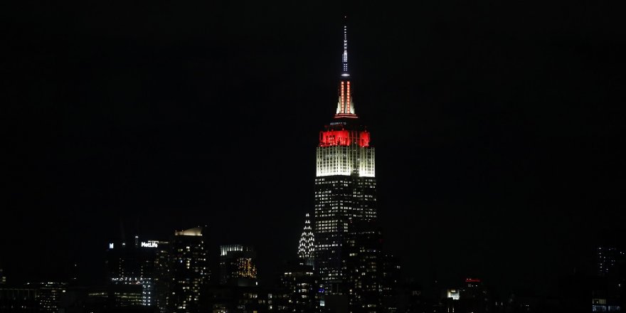 Empire State Türk bayrağının renklerine büründü