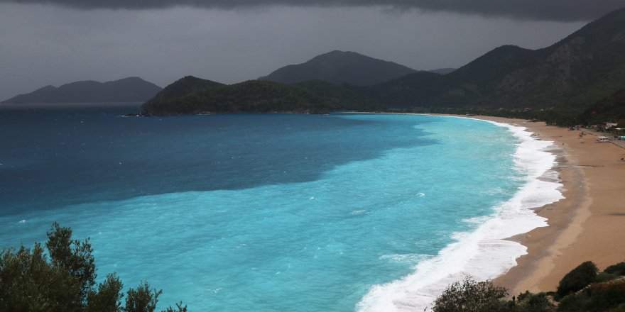 Fethiye'de deniz, rengiyle büyüledi