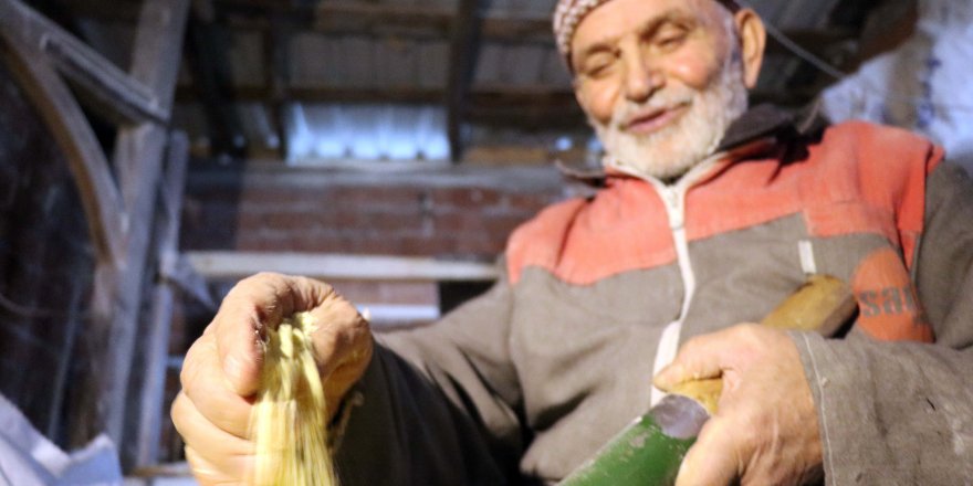 Değirmenin çarkını 64 yıldır döndürüyor